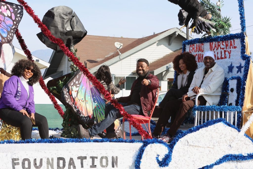 From left to right: Inland Empire NCNW President Amy Malone, Black Rose Winner Chuck Singleton, John Salley’s daughter, and Grand Marshal NBA basketball legend John Salley, riding on the float designed and built by James Baker.